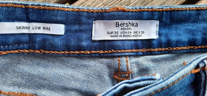 Jean troué bleu Bershka 36 - photo numéro 3