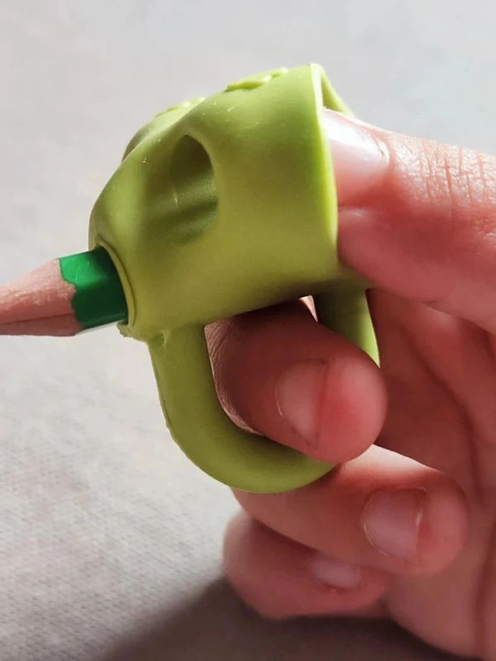 Correcteur de posture d'écriture en silicone souple - photo numéro 3