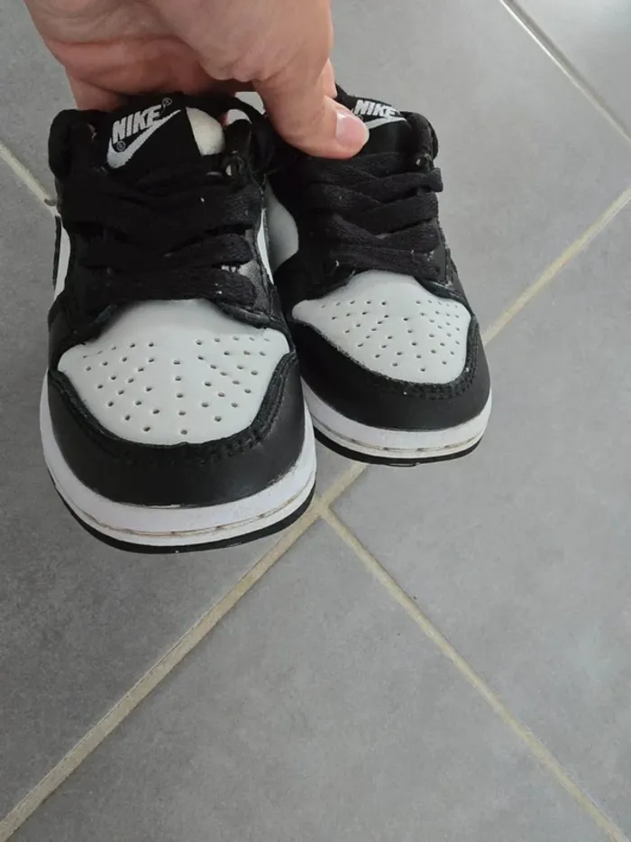 Basket Dunk noir et blanche - photo numéro 3