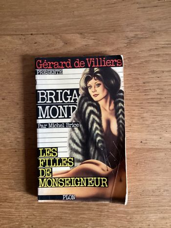 Livre « les filles de monseigneur »