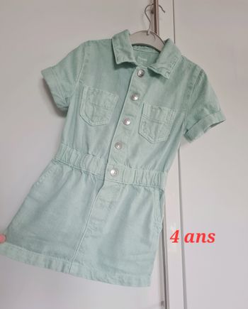 ● 4 ans ● Robe en jeans Neuve