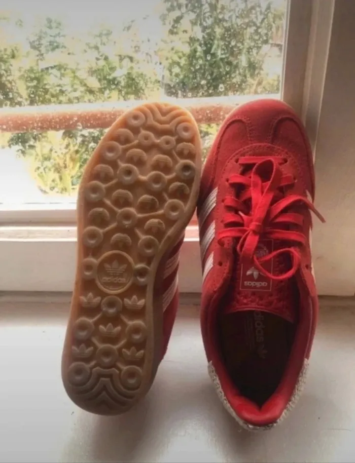 Baskets Adidas Gazelle rouges originales motif dentelle - photo numéro 4