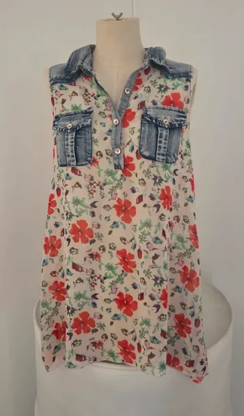 Debardeur denim et voilage fleuri