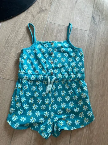 Combinaison à bretelle turquoise et fleurs
