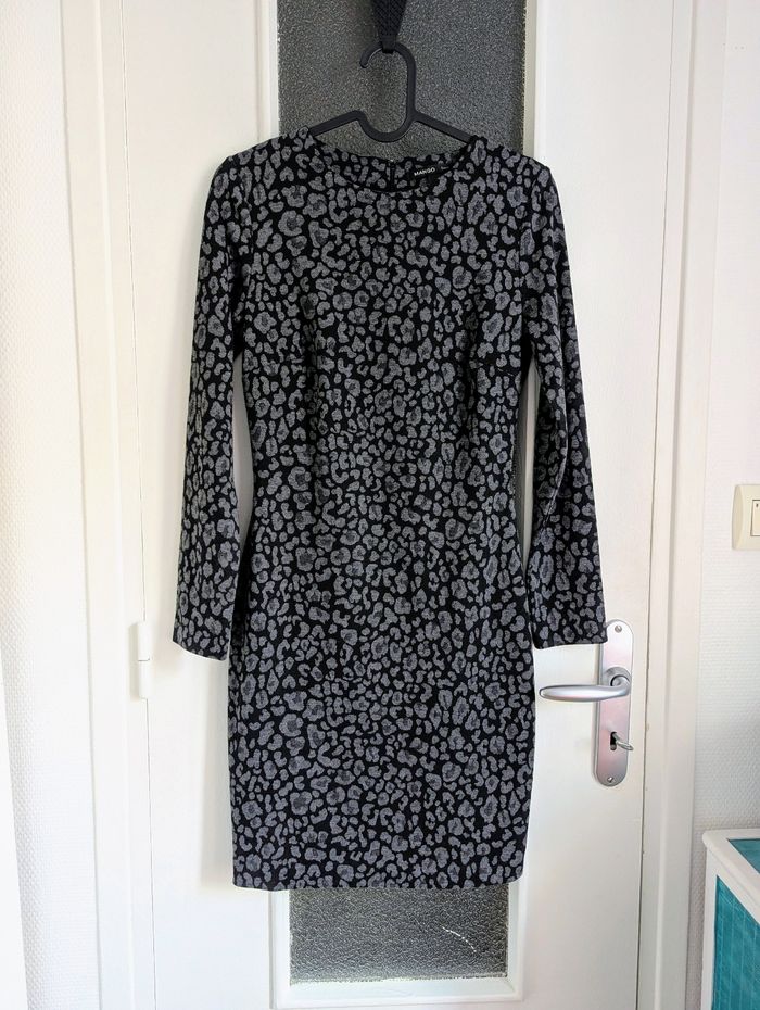 Robe léopard gris et noir mango taille s
