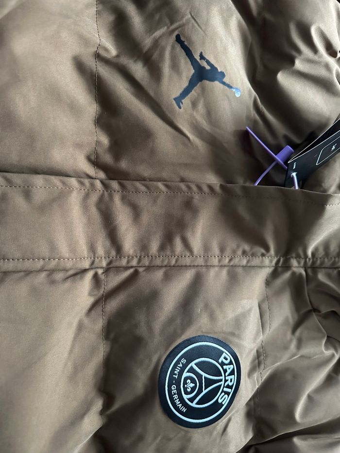 Doudoune Nike PSG Taille M Homme neuf - photo numéro 3