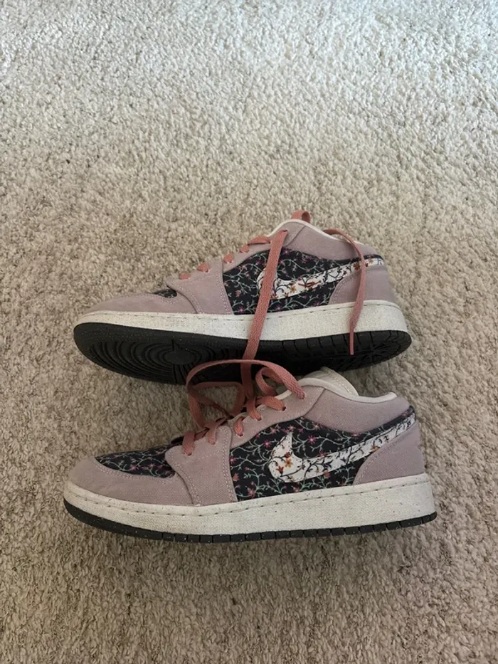 Baskets Nike Air Jordan 1 Low SE Floral - photo numéro 4