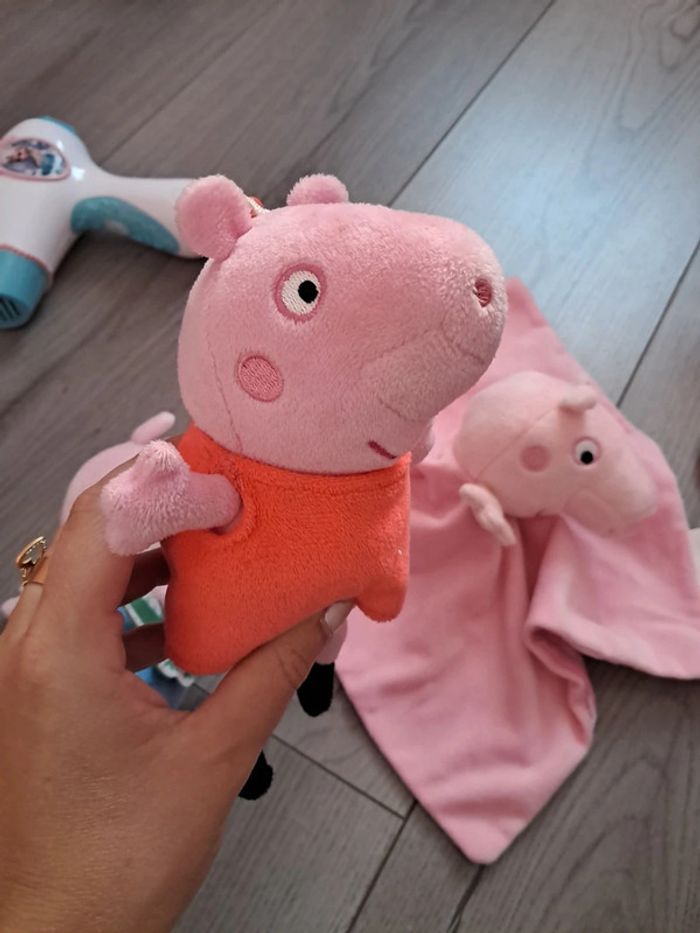 Peluches peppa pigg - photo numéro 3