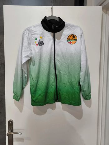 Veste sport basket les franqueses taille 12 ans