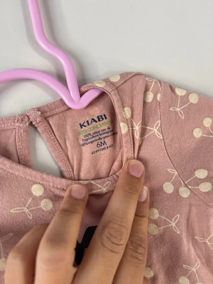 👚 haut manche longues - cerises - bébé fille - 6 mois - Kiabi - bon état - 100% coton - photo numéro 4