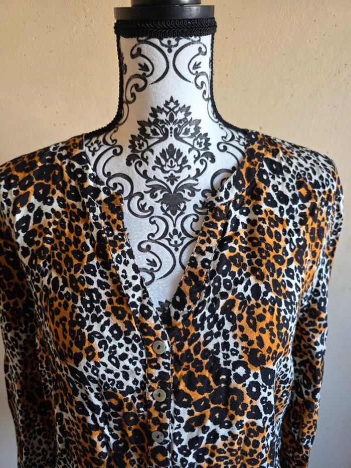 Blouse léopard 🐆 femme T : 38/40 - photo numéro 2