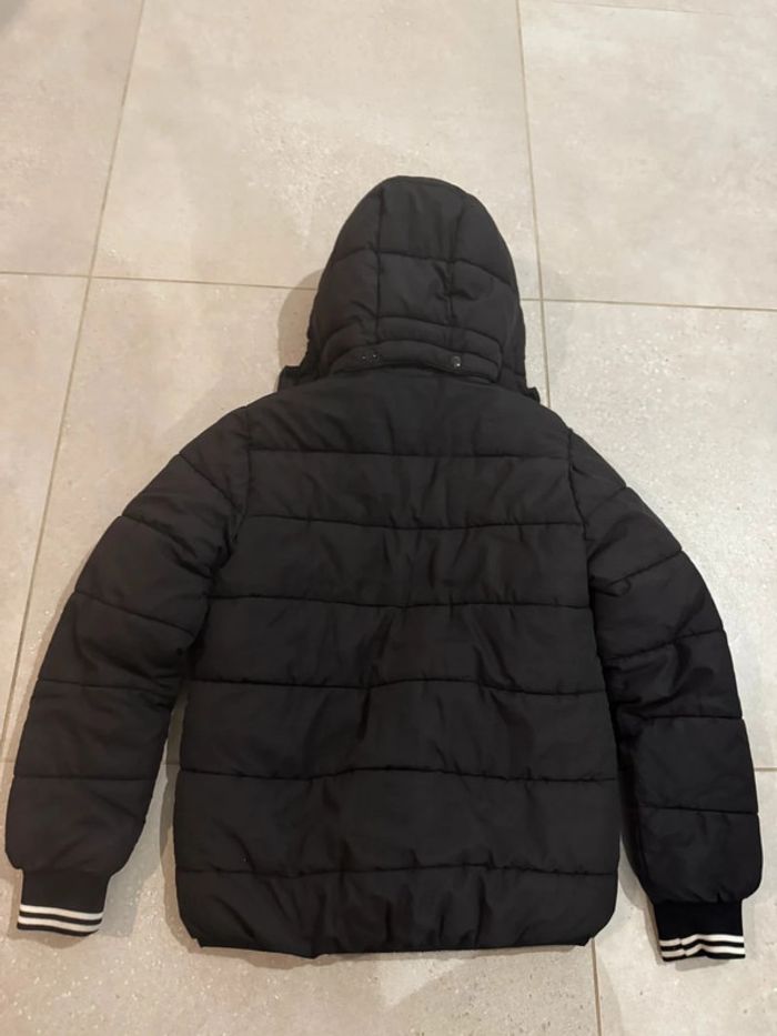 Doudoune noir 11/12 ans H&M 152cm, bon état mais un petit défaut - photo numéro 4