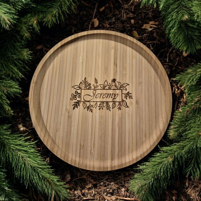 Plat rond en bois gravé - photo numéro 2