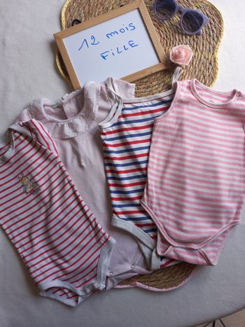 Lot 4 bodies fille 👧 12 mois