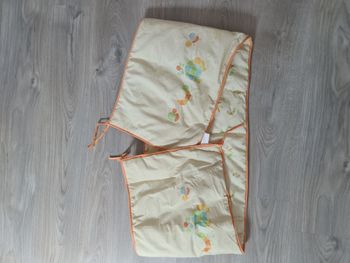Tour de lit bébé jaune orange motif escargot et fleur 3 panneaux