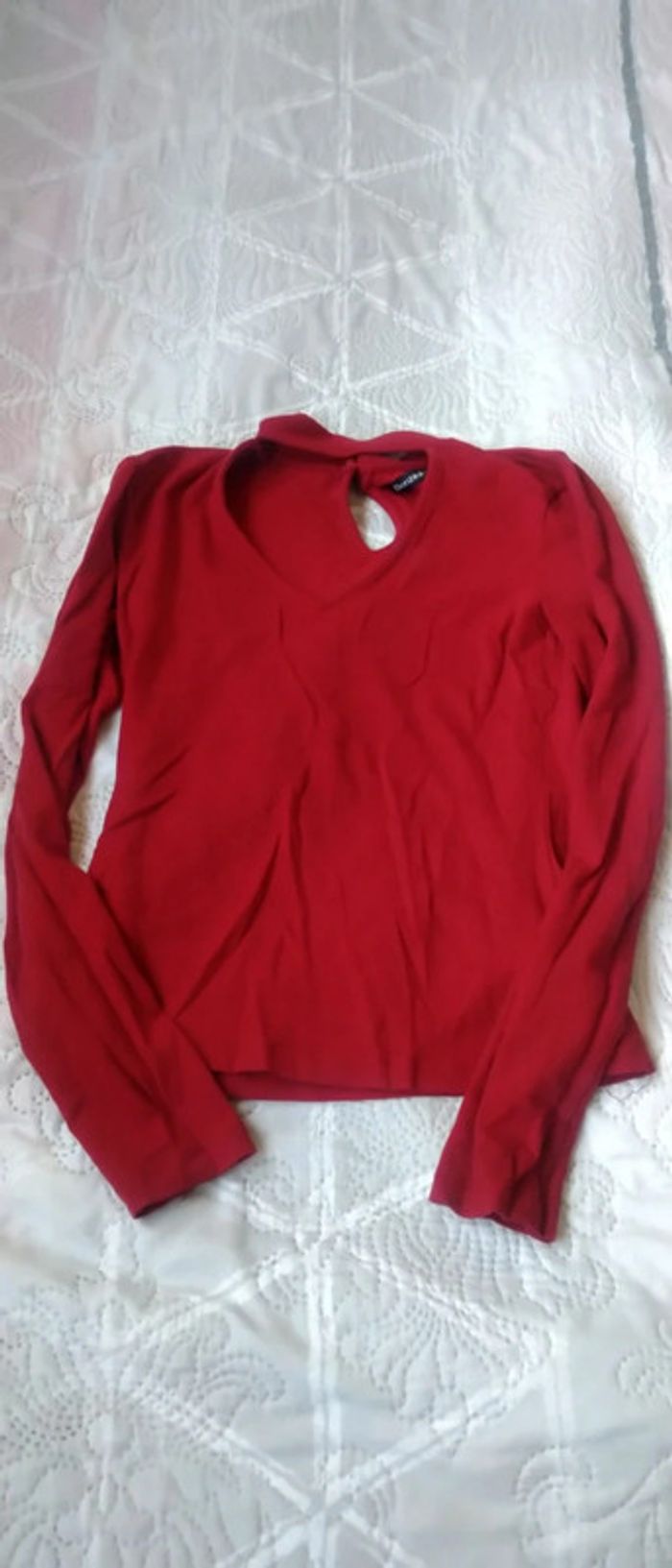 Haut rouge col montant en V neuf femme Xs bershka