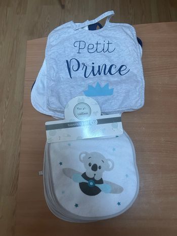 Lot bavettes bébé neuf 