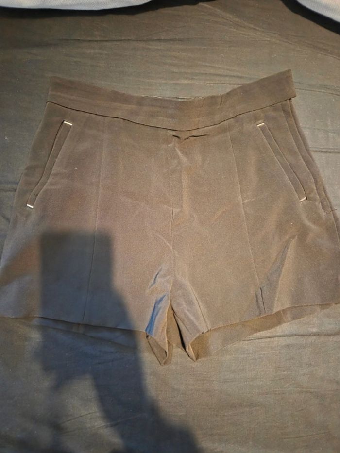 Short noir