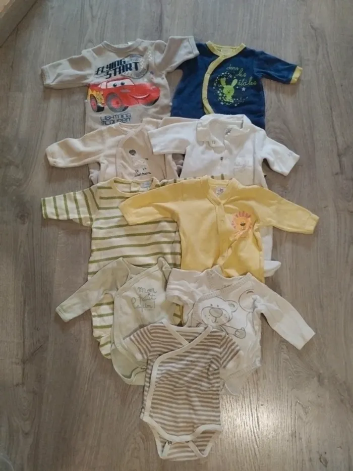 Lot bodies et pyjamas Naissance