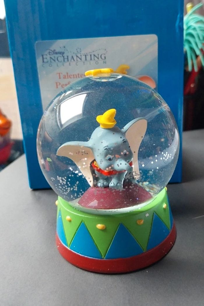 Snowglobe disney dumbo, enchanting rare