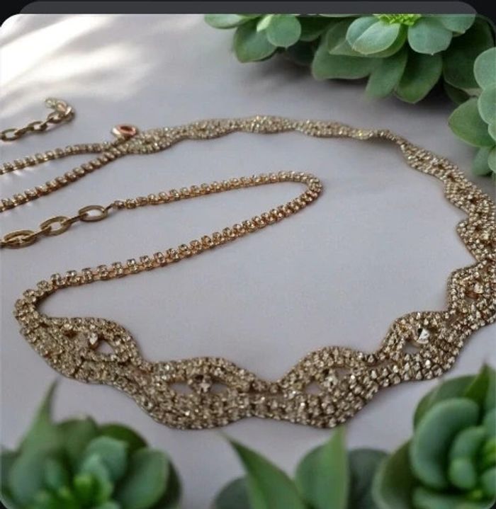 Ceinture en strass de 105 cm en très bon état