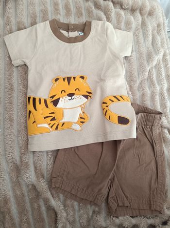 Ensemble bébé 3 mois short + t-shirt très bon état