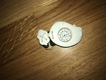 Belle montre fantaisie noir et blanc