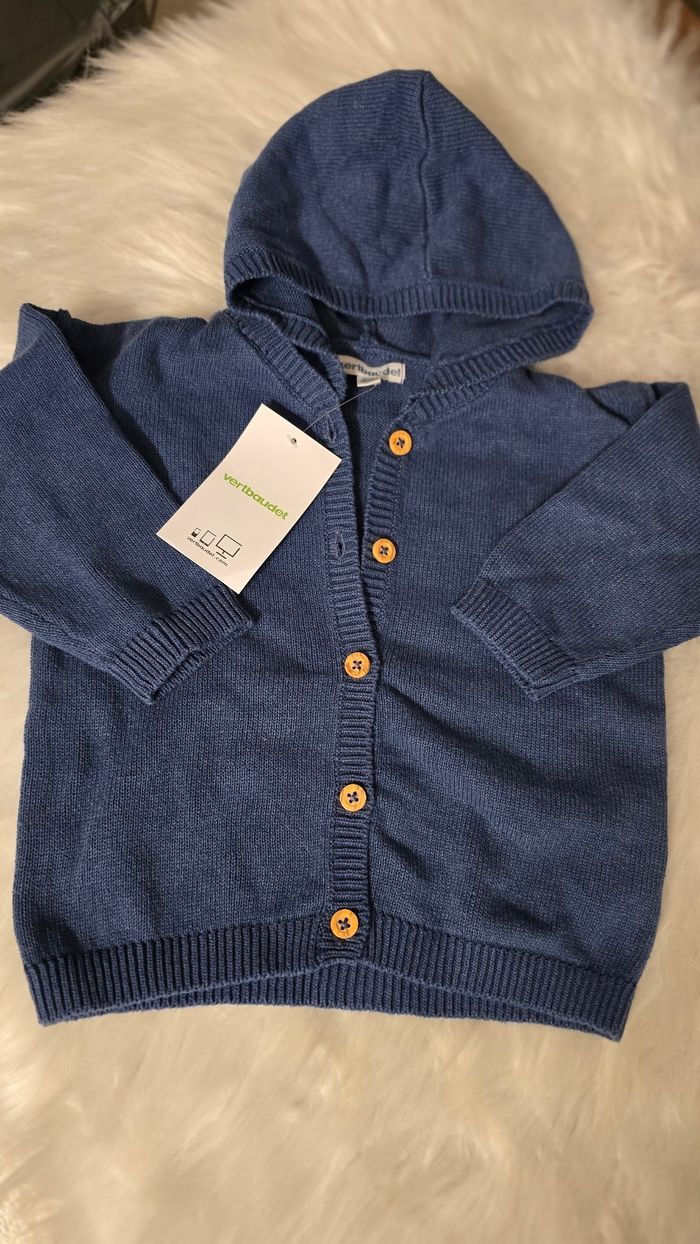 Neuf (non porté) 🏷🤩💙😍superbe  gilet a capuche mi saison 18mois garçon 😍💙🤩