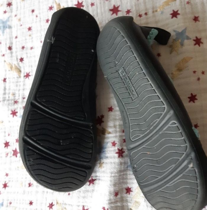 Chaussons de sport Decathlon taille 27 - photo numéro 3