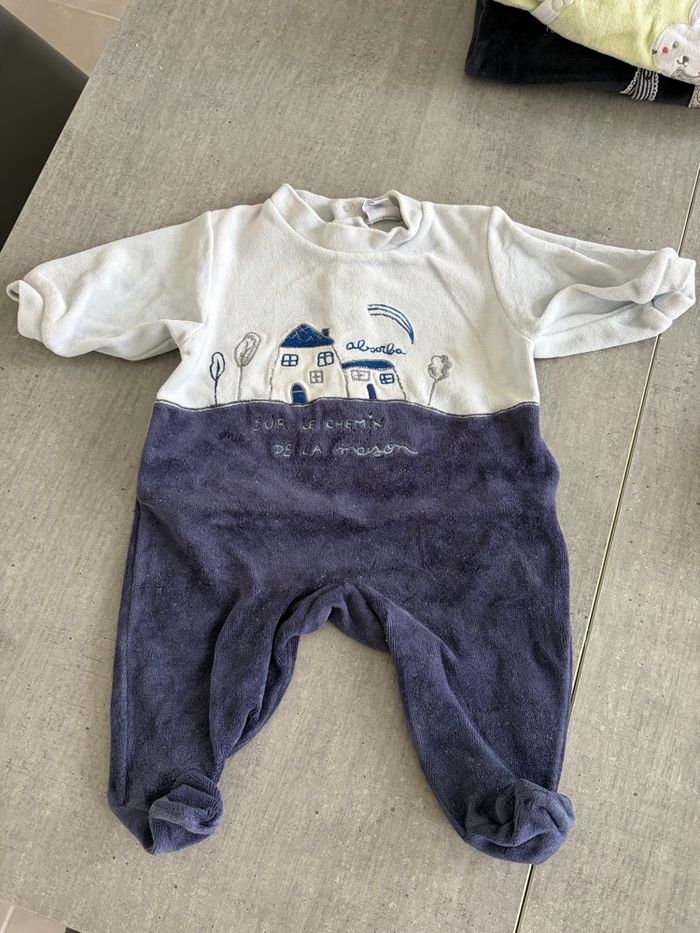Pyjamas 1 mois - photo numéro 7