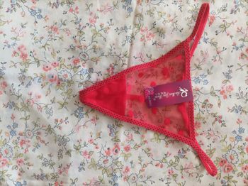 String neuf rouge  taille S M