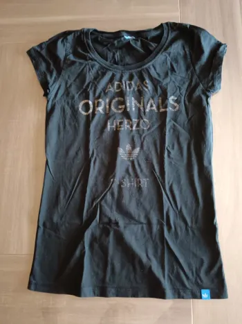 T-shirts Adidas taille 10 12 ans