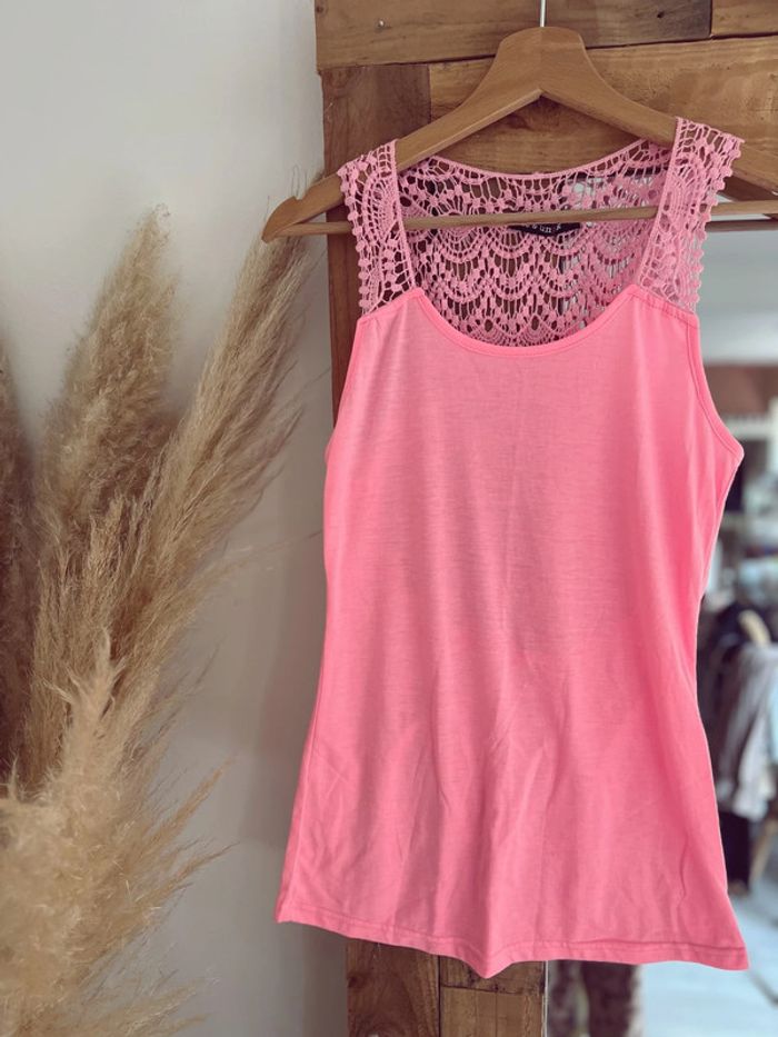 Debardeur rose avec dos en dentelle neuf