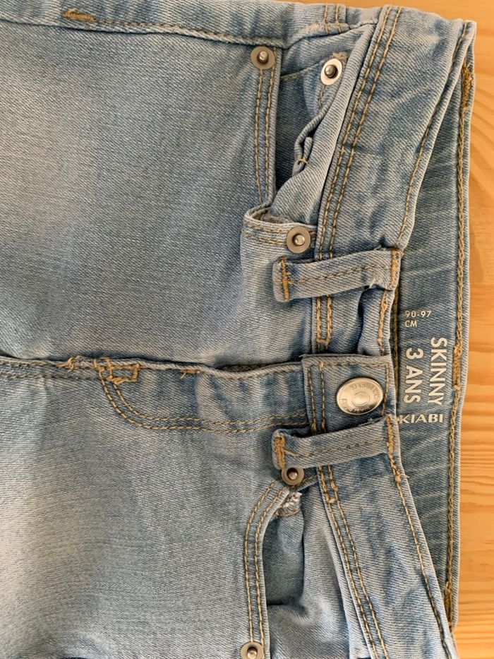 Skinny fille 3 ans - photo numéro 2