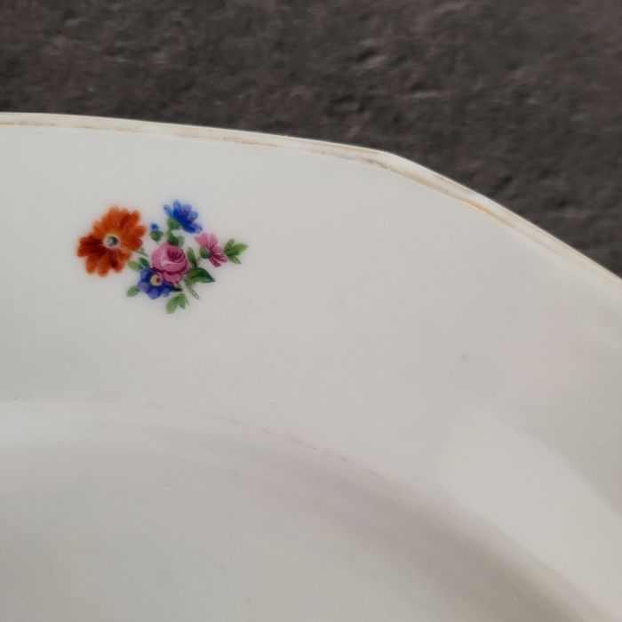 Assiette/plat vintage en porcelaine fleurie CH-R en excellent état - photo numéro 2
