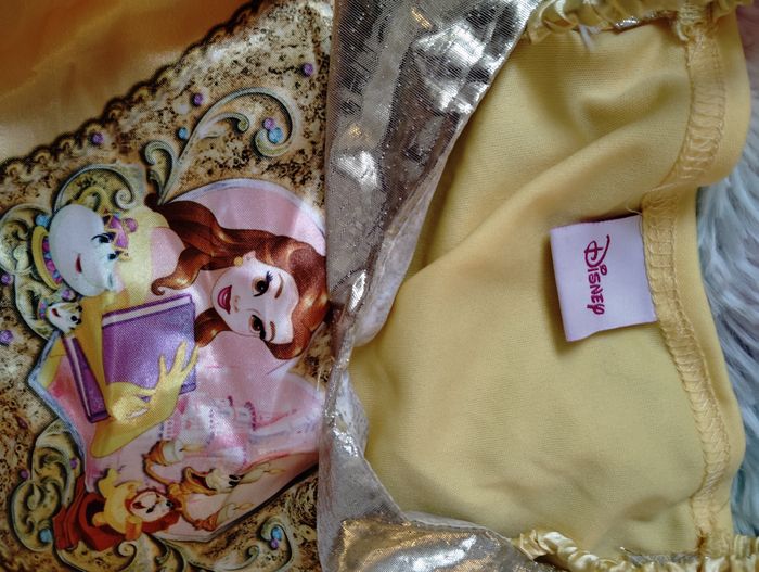Lot robes déguisement 4/5 ans barbie belle Disney - photo numéro 3
