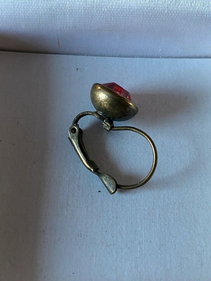 Une boucle d’oreille vintage - photo numéro 4