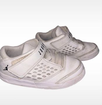 Basket Jordan taille 27
