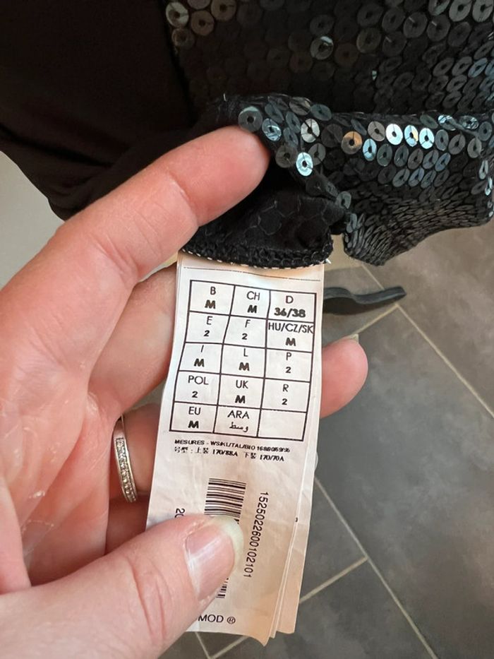 Robe de fête sequins noire - photo numéro 7