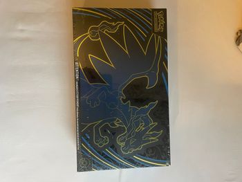 Pokémon - Coffret ultra premium UPC Dracaufeu Flammes fantasmagoriques (ME02)