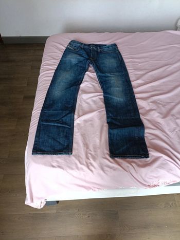 Jean Diesel taille 31 34 neuf jamais porté