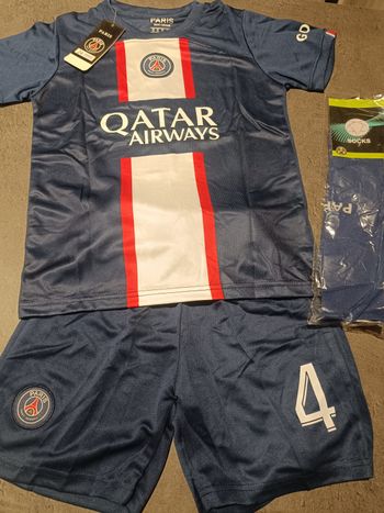 Tenue foot PSG Paris Saint-Germain Sergio Ramos bleu. T.24