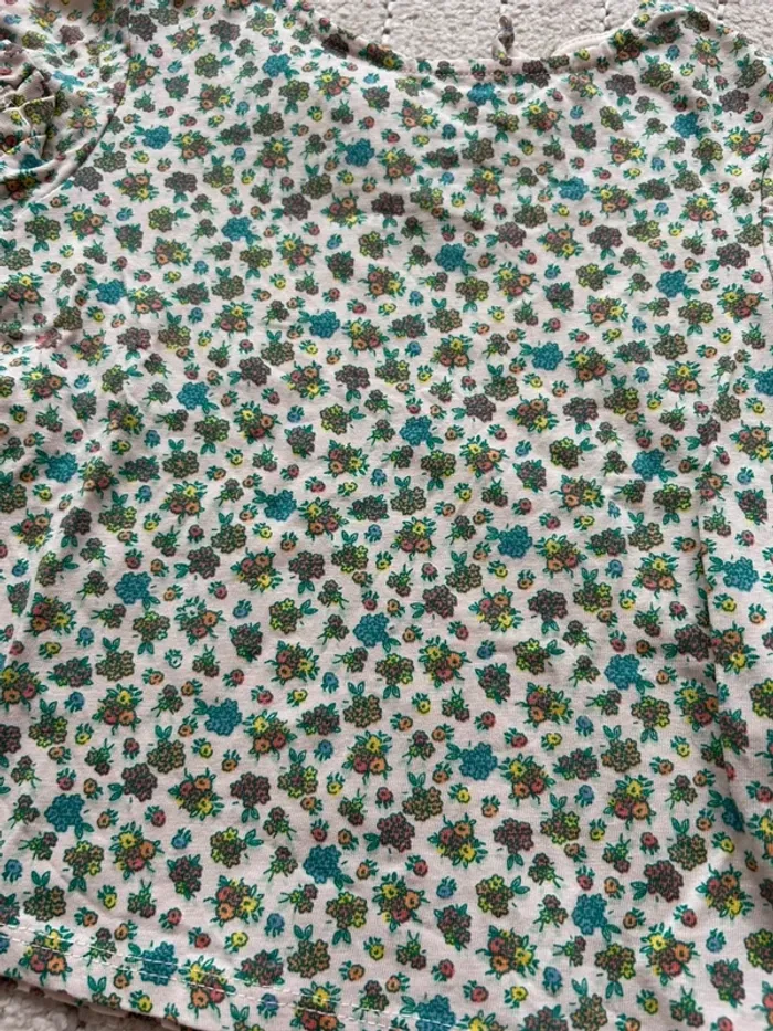 T-shirt fleuri - photo numéro 2