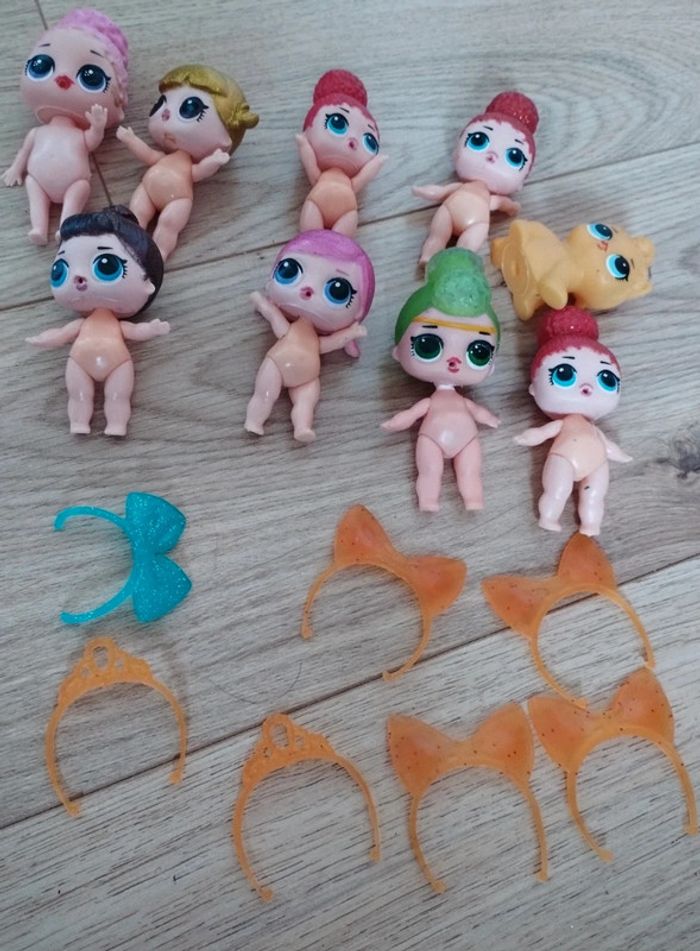 Lot de poupées type lol mais pas des originales