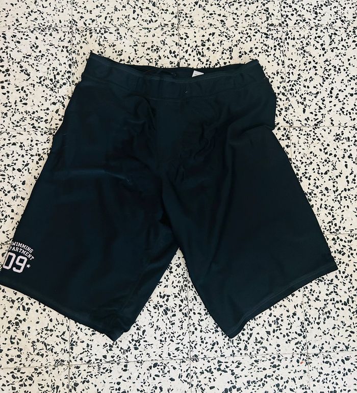 Short noir