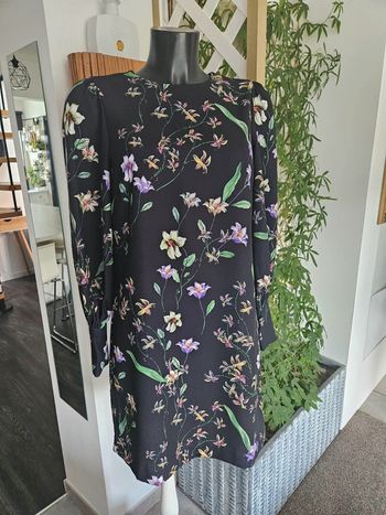 H&M robe noir à fleurs taille 34