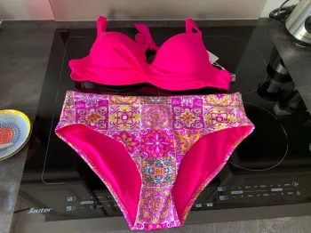 Maillot de bain 2 pièces.