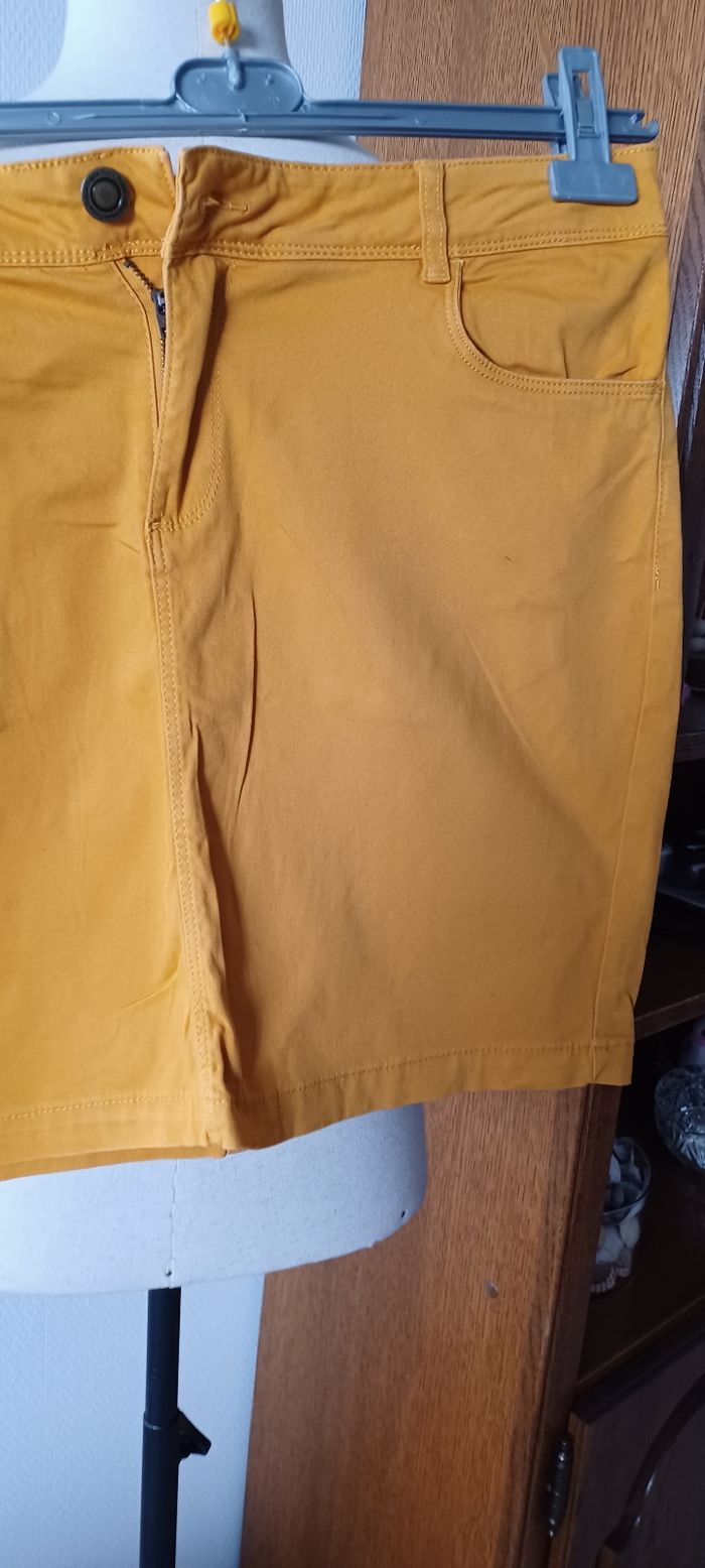 Très belle jupe courte femme T 46 - photo numéro 3