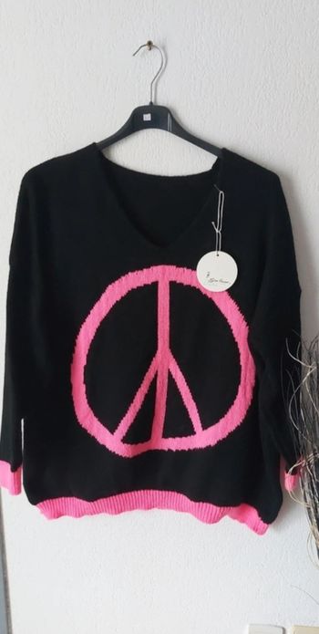 Pull noir et rose