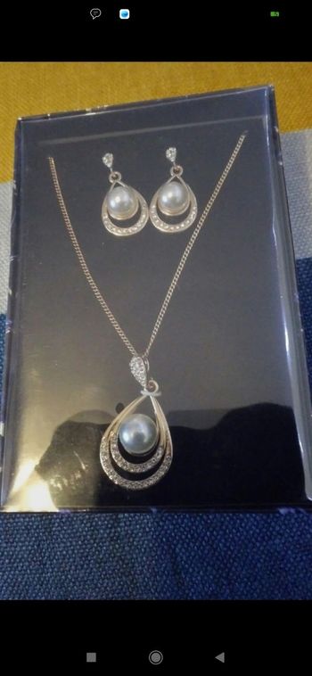 Ensemble bijoux perles et strass neuf